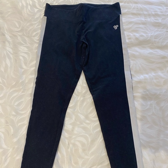 ‼️SOLD‼️TNA leggings with stripe! - Picture 1 of 4